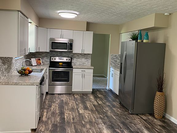 3rd image of 6540 Riverton Cir NW