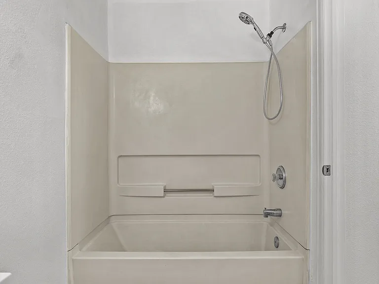 565 Redcliff Cir — Photo 21