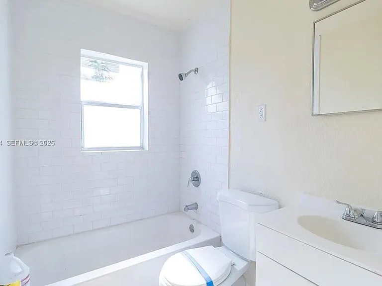 708 N 14th St #B — Photo 6
