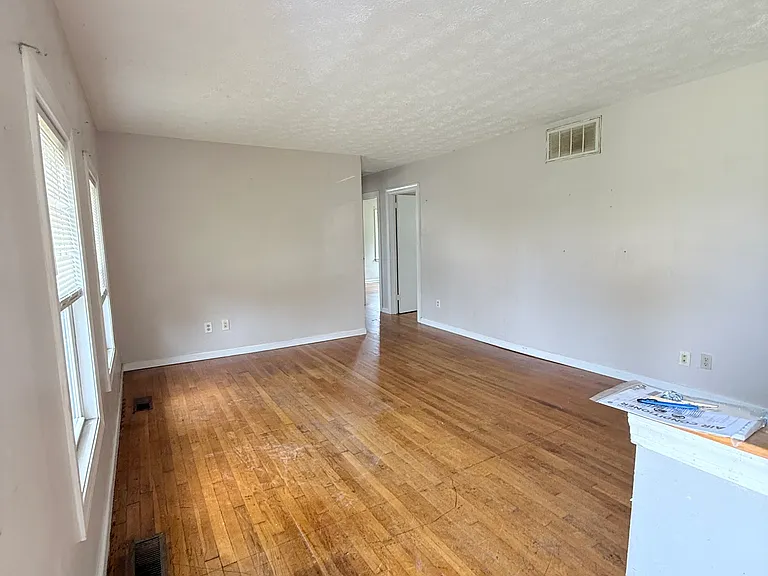 1530 Slater Ave — Photo 5