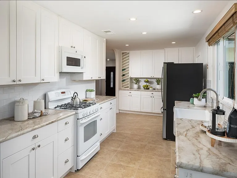 328 Stowell Ave — Photo 12