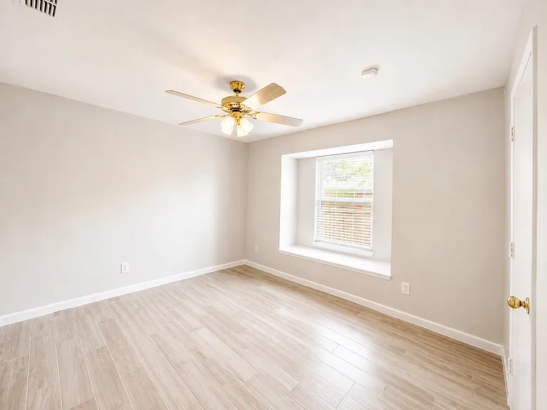 113 Ellicott Dr — Photo 11