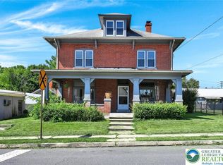 32 E Main St, Topton, PA 19562
