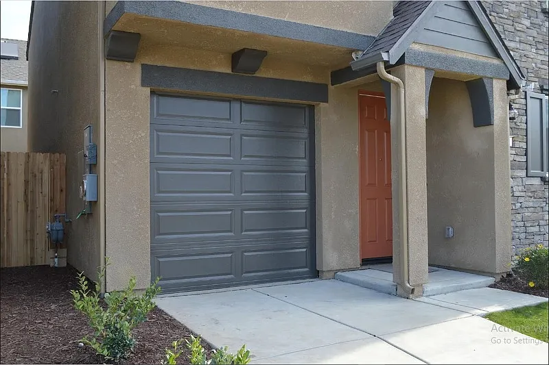 4 bed, 2.5 bath, 1800 sqft, $2,100 — Photo 4