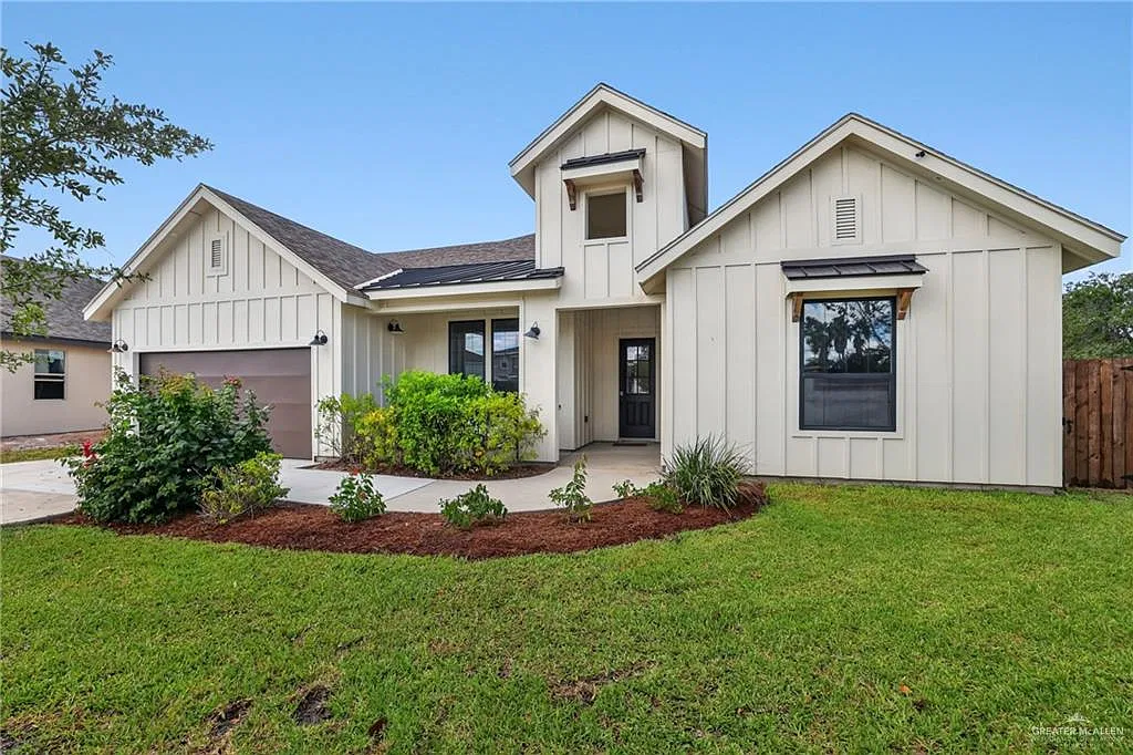 4 bed, 3.0 bath, 2706 sqft, $3,600 — Photo 1