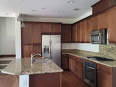 3 bed, 2.5 bath, 1800 sqft, $1,700 — Photo 2