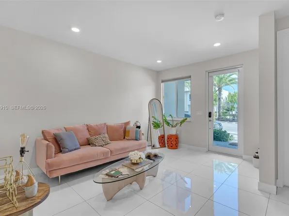 10365 NW 66th St, Miami, FL 33178