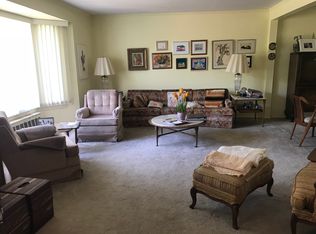 21 Glen Rd, Westbury, NY 11590