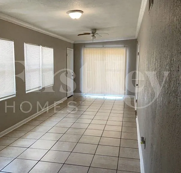 1324 N Powers Dr — Photo 2