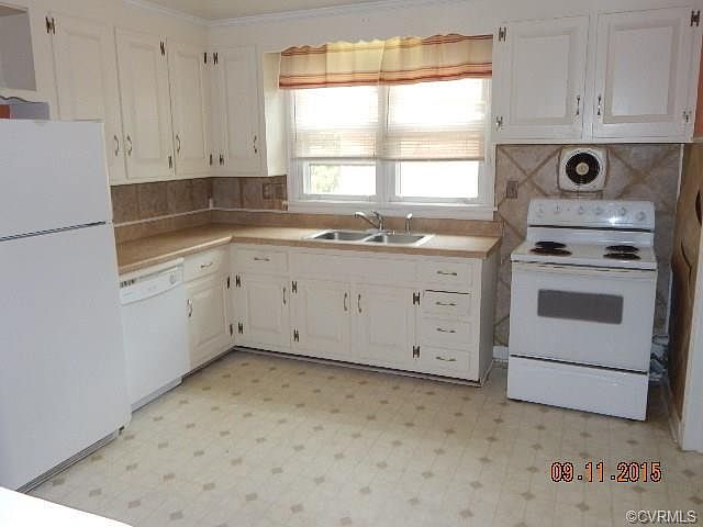 2nd image of 7603 Noble Ave