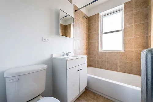 400-402 S Kilbourn Ave Chicago, IL 60624 Photo 1