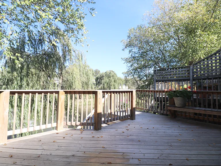 1005 Lakefront Dr — Photo 20