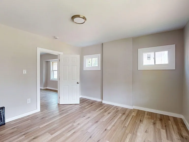 134 N Arlington St — Photo 13