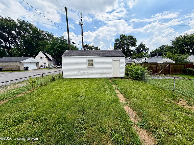 900 Beecher St — Photo 10