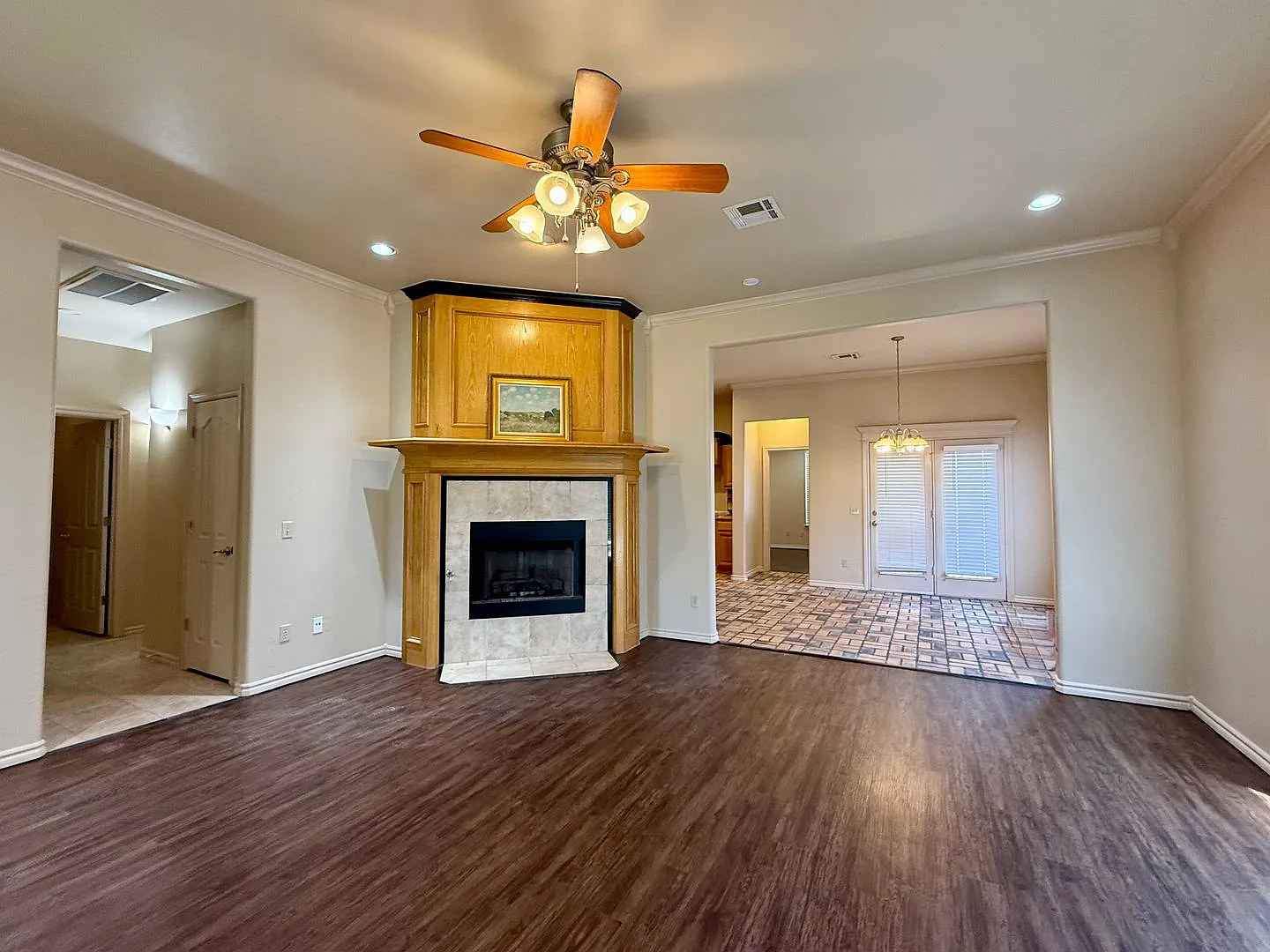 Beautiful Home in Moore - 3 Bed, 2 Bath, Plus Office! — Photo 3