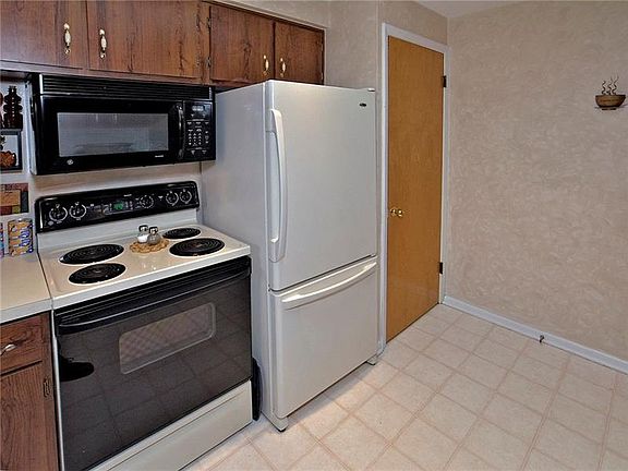 4th image of 531 Bloomfield Dr