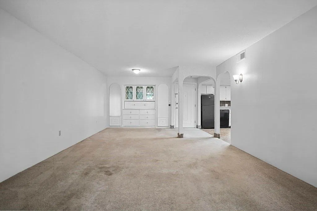 21 Shadowbrook Ln — Photo 4