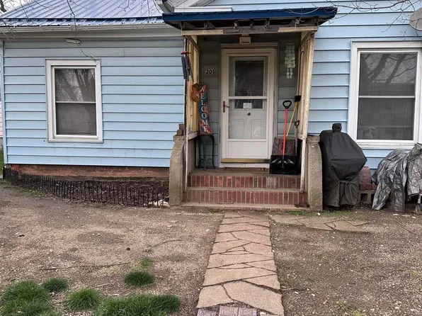 201 E 3rd St, Ligonier, IN 46767