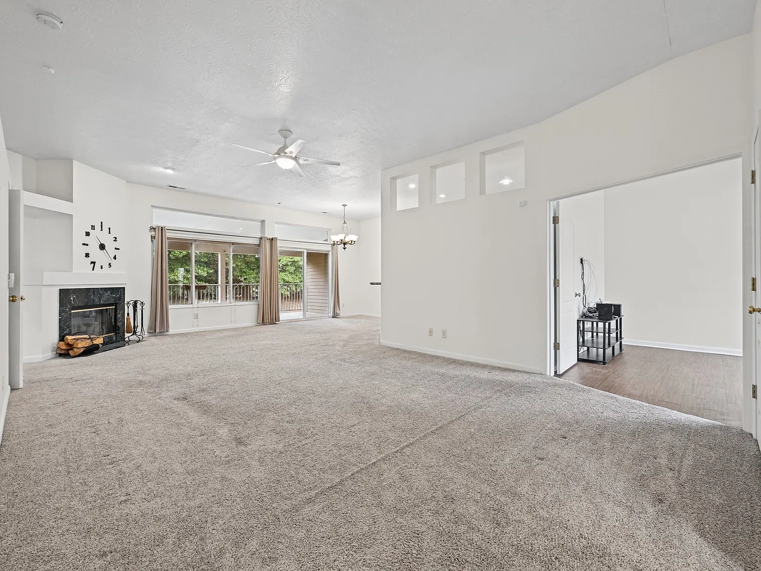 2 bed, 2.5 bath, 1852 sqft, $2,200 — Photo 3