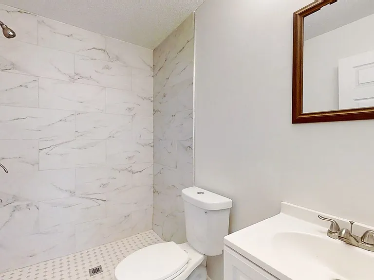 Newly Renovated 3 Bedrooms! — Photo 23