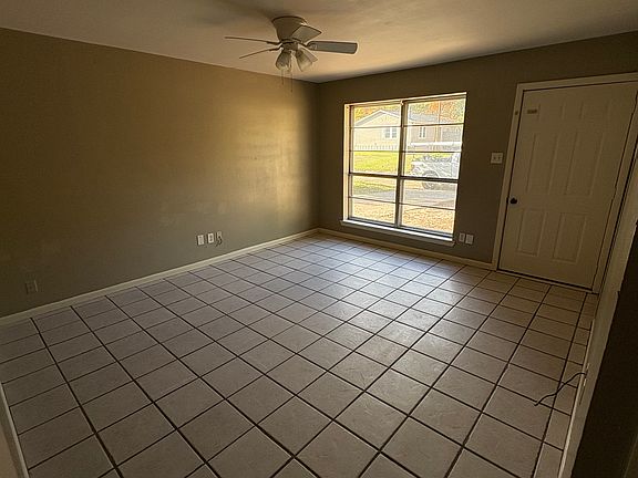 4th image of 412 Carbon Dr