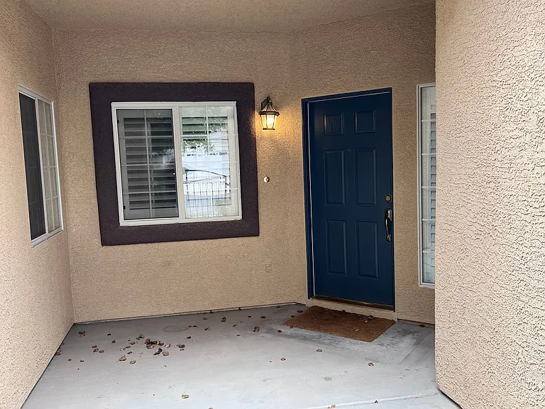 678 Kentons Run Ave — Photo 2