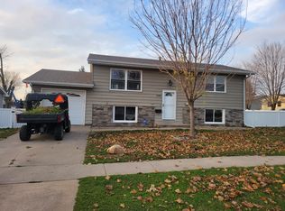 1895 Dows St, Ely, IA 52227