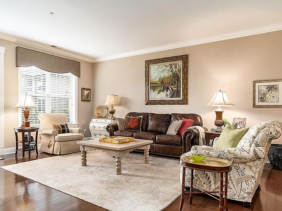 3rd image of 5735 Newbank Cir APT 107