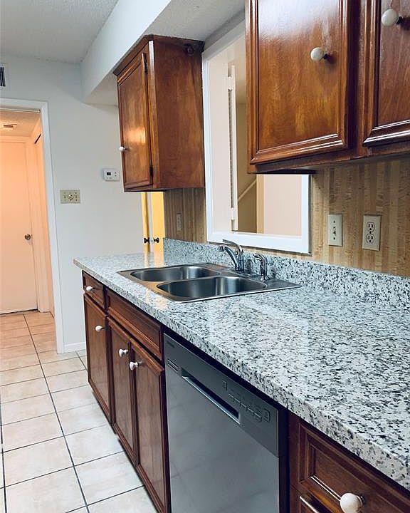 1st image of 13867 Hollowgreen Dr