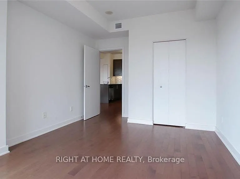 40 Nepean St #2306 — Photo 16