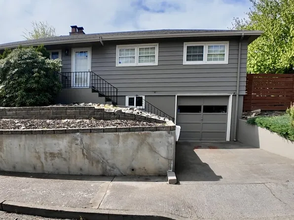 809 E 20th St, The Dalles, OR 97058