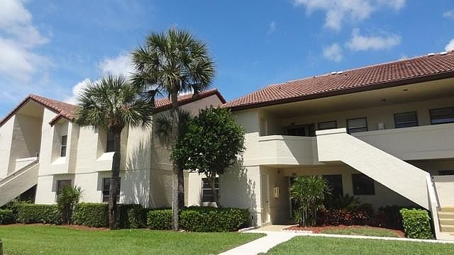 1st image of 5885 Parkwalk Dr