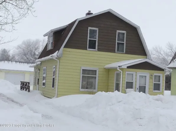 105 4th Ave NW, Bowman, ND 58623