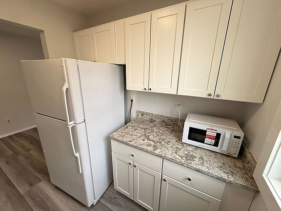 4th image of 5821 Field Pl NE APT 201