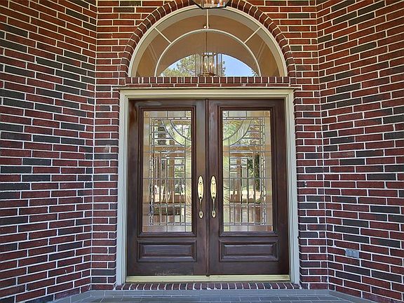 CLASSIC DESIGN WITH BEAUTIFUL ARCHITECTURE THROUGHOUT. ENTER THROUGH THESE DOUBLE WOOD DOORS WITH BEVELED GLASS.