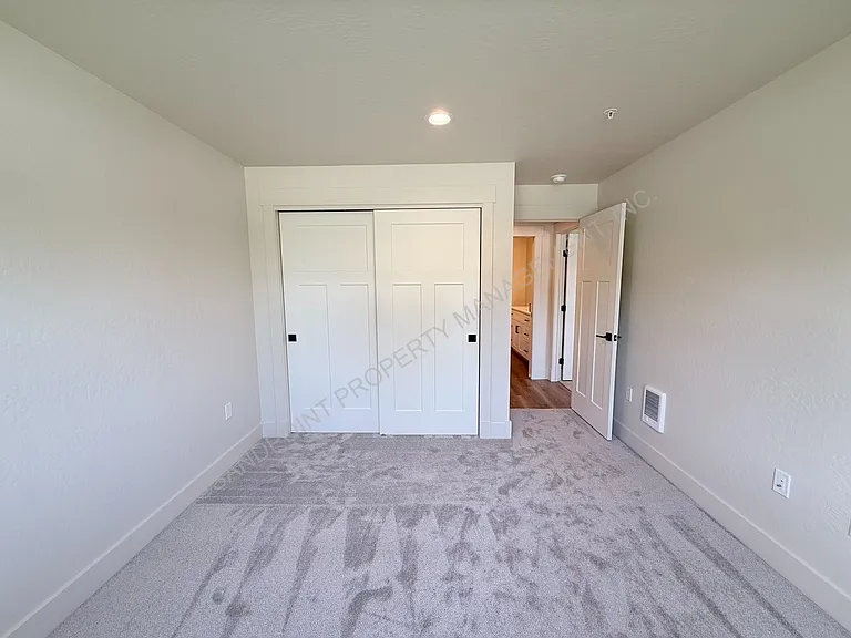 424 S Olive Ave #104 — Photo 32
