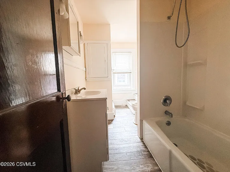 402 N Orange St — Photo 10