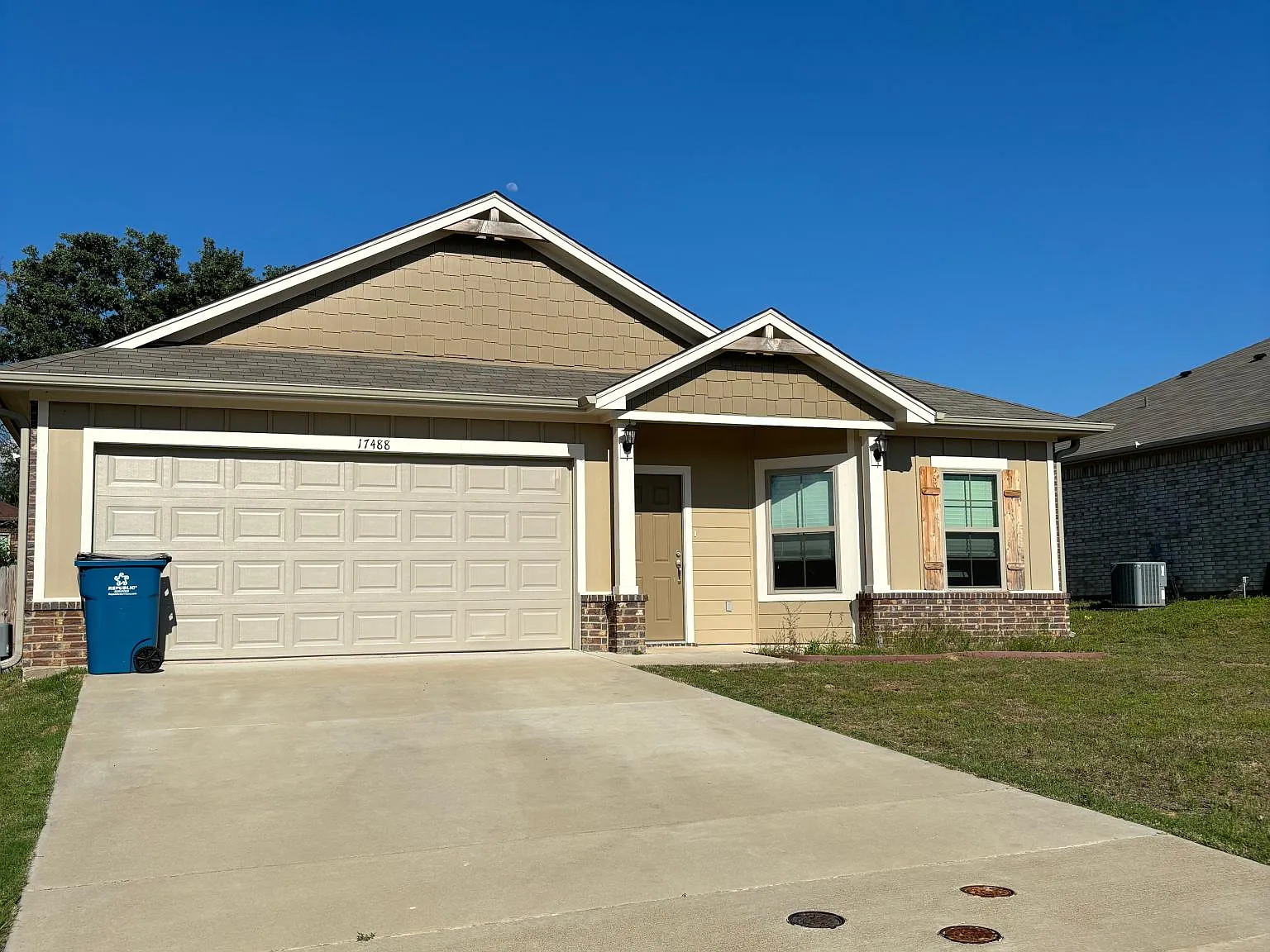 4 bed, 1582 sqft, $2,100 — Photo 1