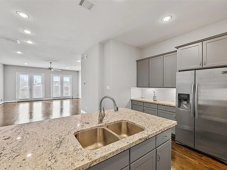1221 W 19th St #B — Photo 11