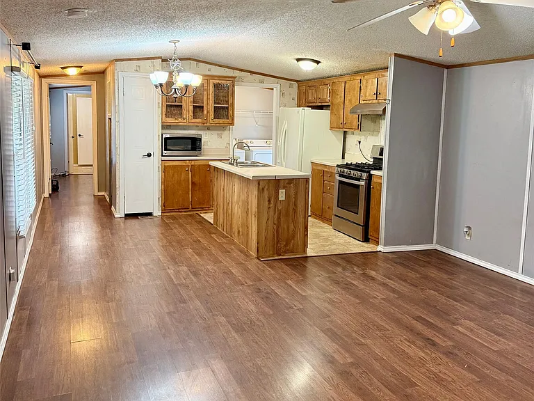 3075 FM 2001 — Photo 9