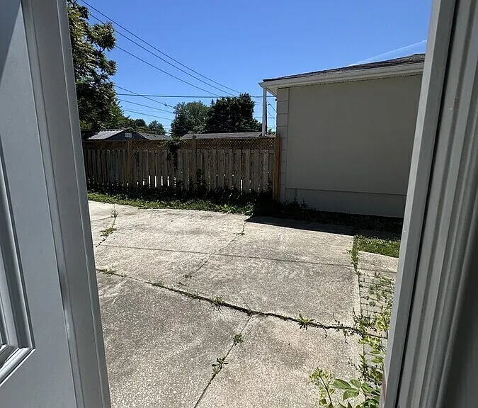 1296 Laurendeau Ave — Photo 26