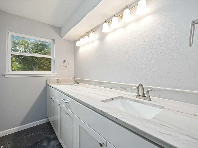 3823 Fernglade Dr — Photo 13