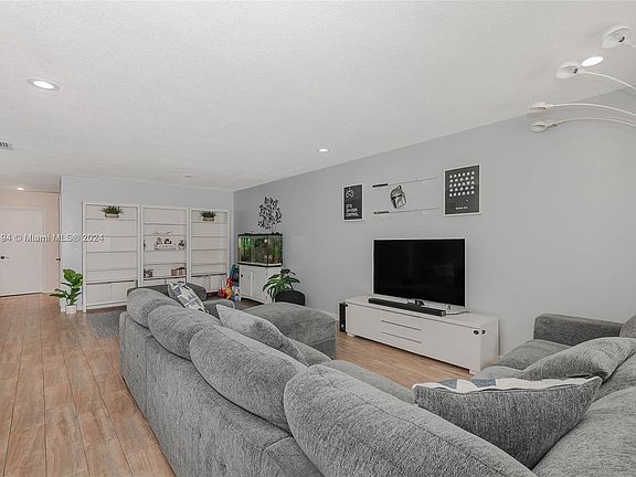 4th image of 10700 NW 37th St