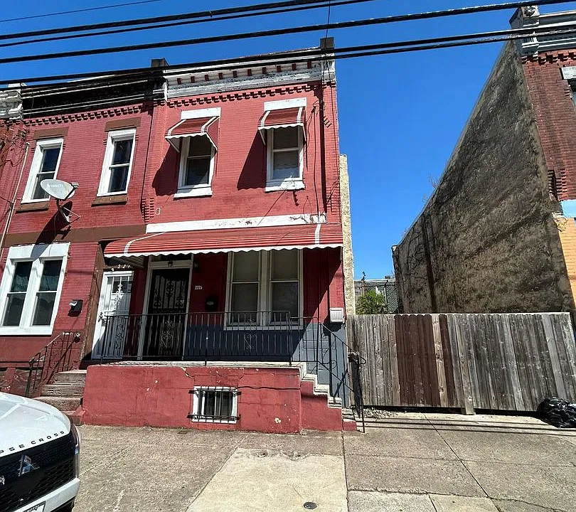 2225 N 17th St