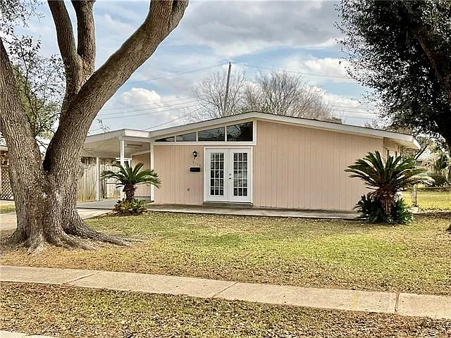 2114 S Butterfly Cir — Photo 1