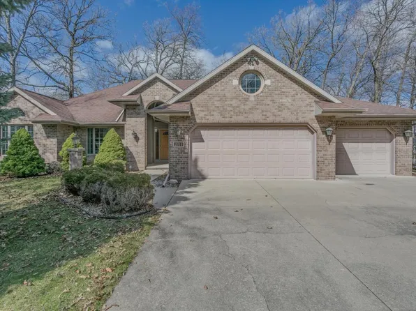 2316 High Oak Dr, Oshkosh, WI 54902