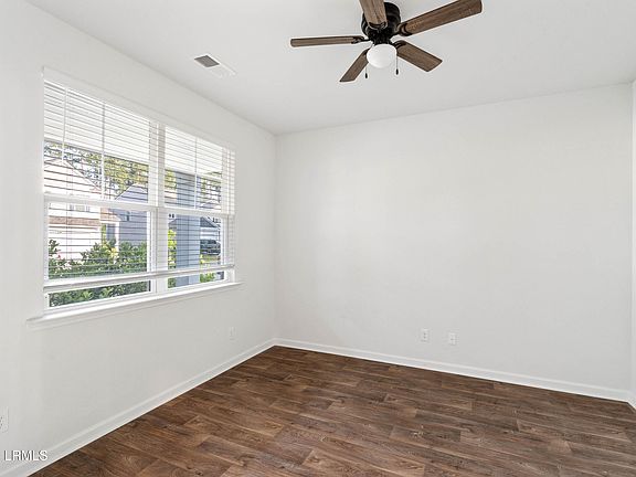 3rd image of 110 Cedar View Circle