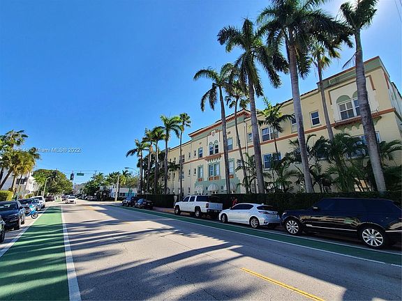 3rd image of 900 16th St APT 109