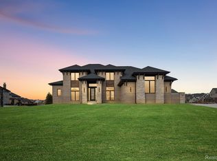 3818 Royal Berkshire Ln, Oakland, MI 48363