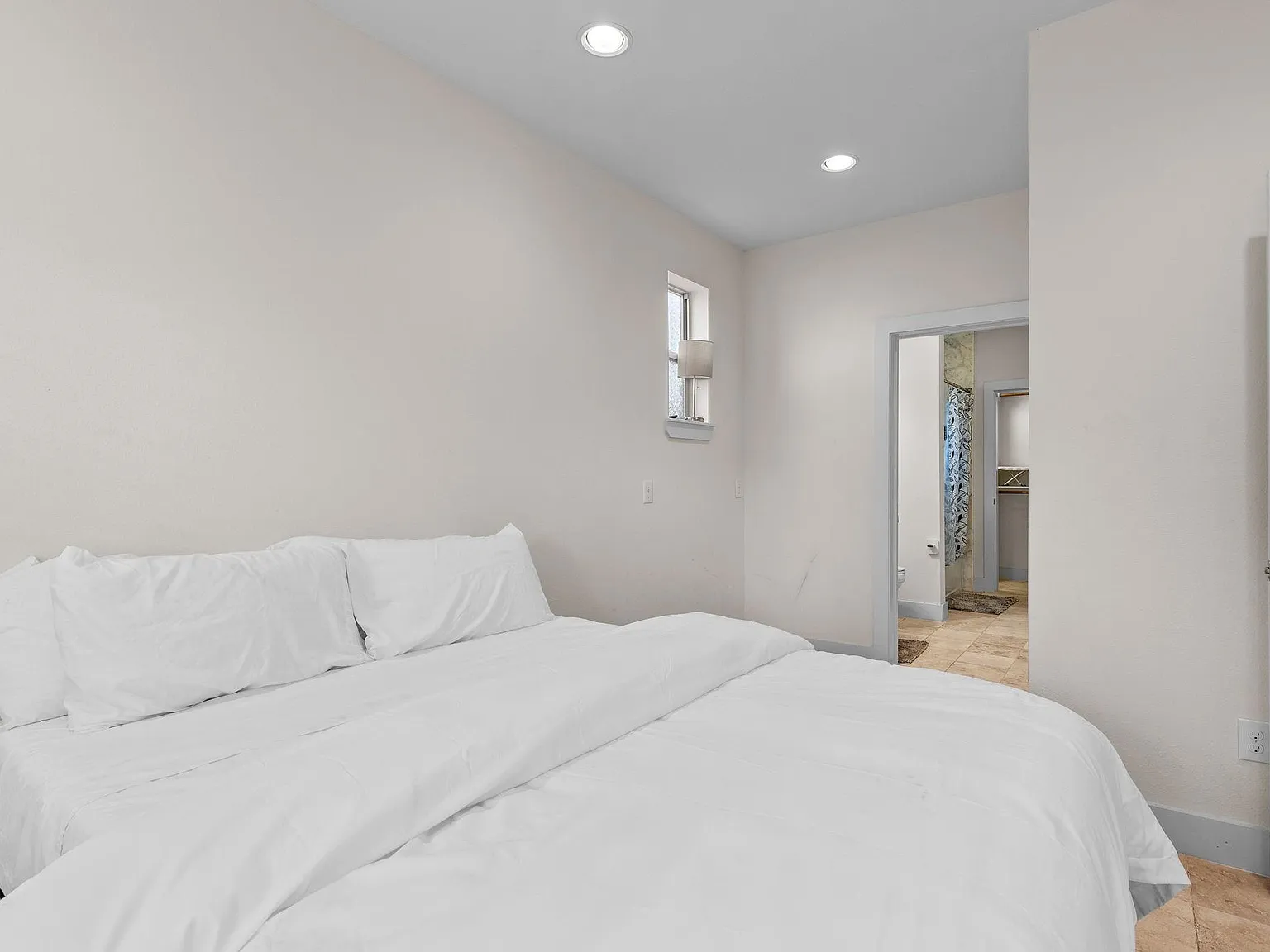 3 bed, 3.5 bath, 2333 sqft, $3,150 — Photo 4
